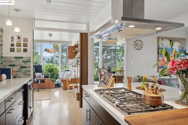 5345 Crown Ct, Castro Valley CA: https://media.crmls.org/mediaz/39ee1c48-bb20-4f62-8eee-4148ea3cf8d9.jpg