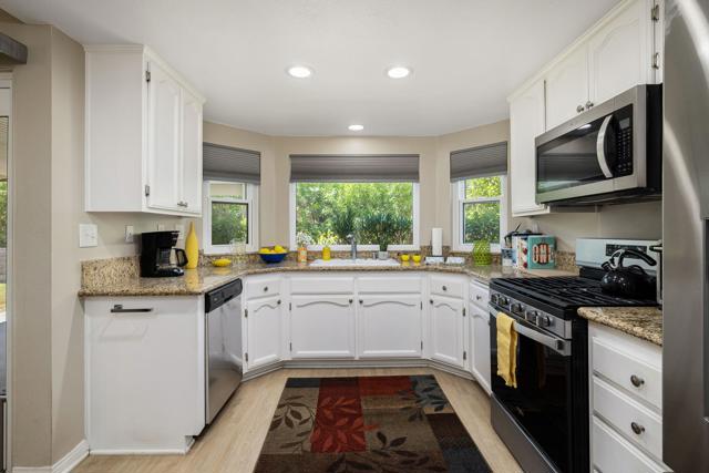 44125 Calico Circle, La Quinta CA: https://media.crmls.org/mediaz/39ee7340-5133-4c9b-9e1e-78da1e297cce.jpg