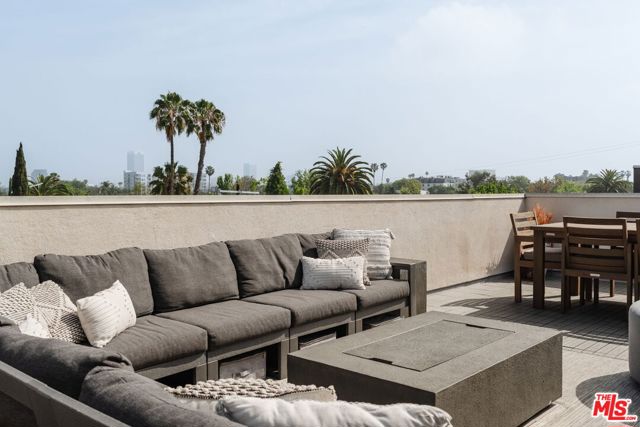 6072 Pickford Street, Los Angeles CA: https://media.crmls.org/mediaz/39eef436-860a-4968-b2c0-6a35845717a4.jpg