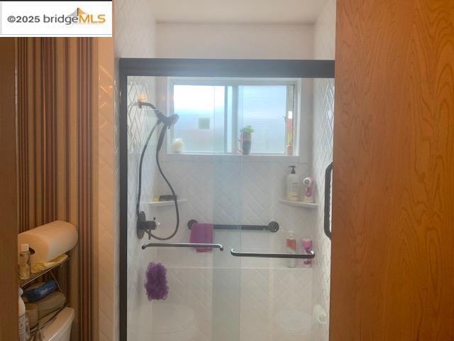 25 Woodcliff Ct, Oakland CA: https://media.crmls.org/mediaz/39ef6f1f-5a9d-4417-9ff9-06d496884dc9.jpg