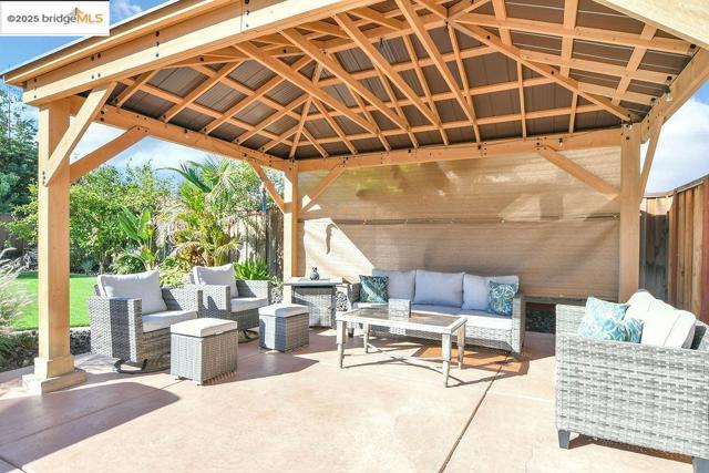 596 Toscanna Court, Brentwood CA: https://media.crmls.org/mediaz/39ef8928-1548-4c7c-946e-ecac29bccf67.jpg