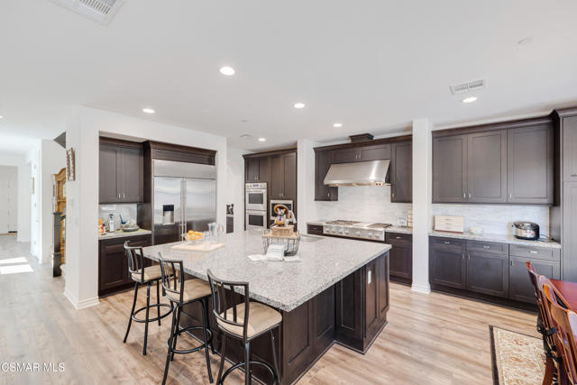 12809 Lone Trail Court, Moorpark CA: https://media.crmls.org/mediaz/39ef8e3c-39ff-4efe-9d62-e5240ed7a273.jpg