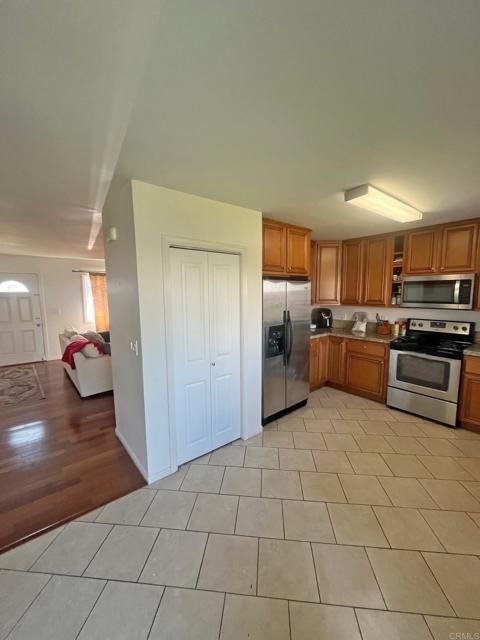 Detail Gallery Image 5 of 13 For 7101 Teasdale Ave., San Diego,  CA 92122 - 3 Beds | 2 Baths