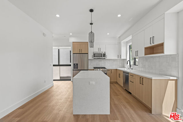 5839 Kester Avenue, Sherman Oaks CA: https://media.crmls.org/mediaz/39f078e6-5c4a-4eff-8210-3e8988f80908.jpg