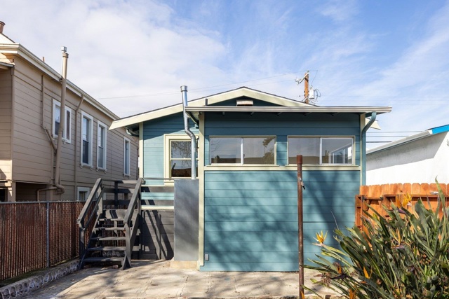 2254 62nd Ave, Oakland CA: https://media.crmls.org/mediaz/39f07e4e-d739-4bcf-bb6c-5faa037be4c3.jpg