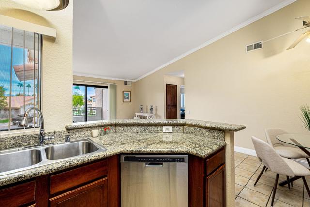 Image 11 of 35 For 78650 Avenue 42  102