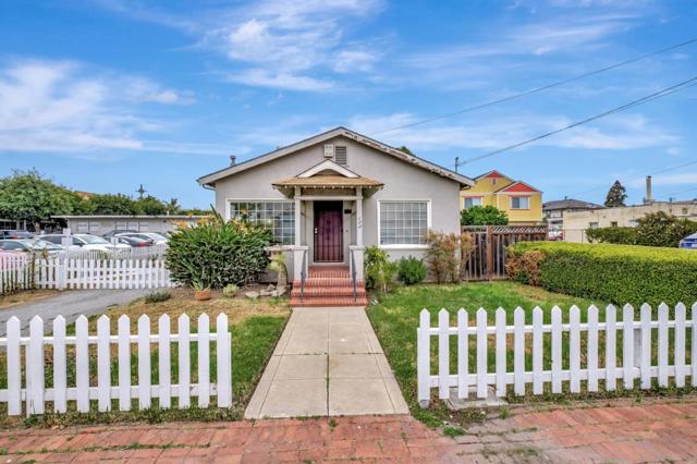 133 Trafton Street, Watsonville CA: https://media.crmls.org/mediaz/39f09a65-28fa-4665-aa74-e4fdeae06608.jpg