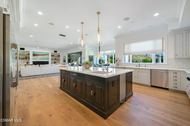 2160 Marshbrook Road, Thousand Oaks CA: https://media.crmls.org/mediaz/39f0a830-c54e-4c64-9072-25b1c9a44f2d.jpg