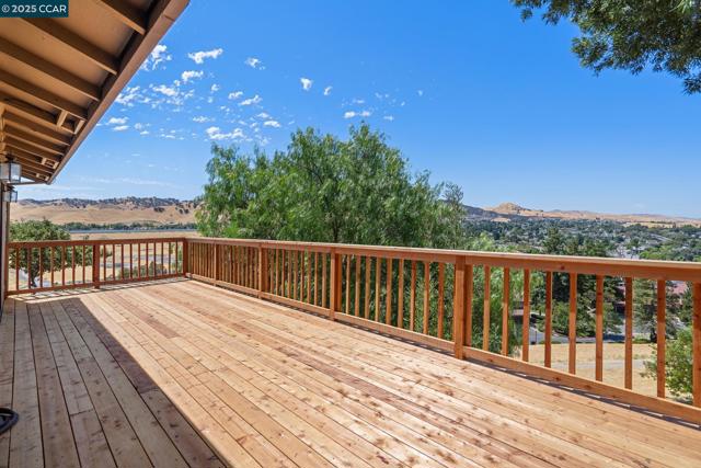 3513 Stone Pl, Antioch CA: https://media.crmls.org/mediaz/39f0ed27-6cb7-4cf6-b015-a46a5043e12b.jpg