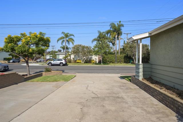 Detail Gallery Image 6 of 43 For 3812 Armstrong St, San Diego,  CA 92111 - 3 Beds | 2 Baths