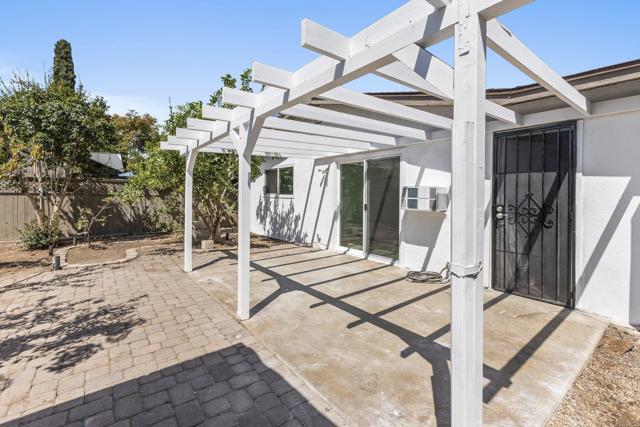 1745 Acorn St, Escondido CA: https://media.crmls.org/mediaz/39f1283a-3e7c-4761-95d3-2e76ae8a3a45.jpg