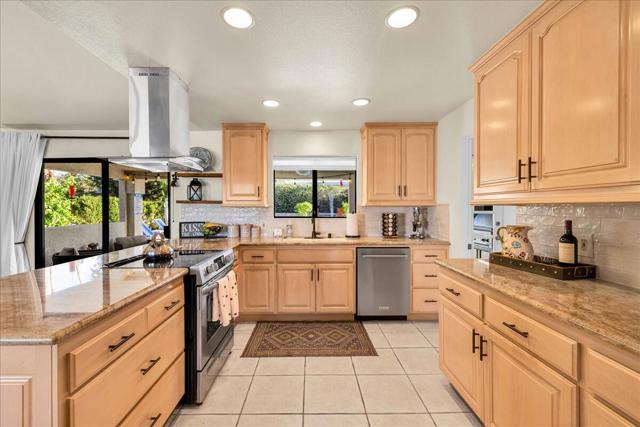 73501 Broken Arrow Trail, Palm Desert CA: https://media.crmls.org/mediaz/39f1eec2-35ad-431b-8757-ad6bc1dc553c.jpg