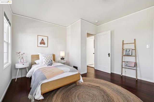 4701 Kaphan Ave, Oakland CA: https://media.crmls.org/mediaz/39f25d0b-8eb5-4481-b209-4c4eed843290.jpg