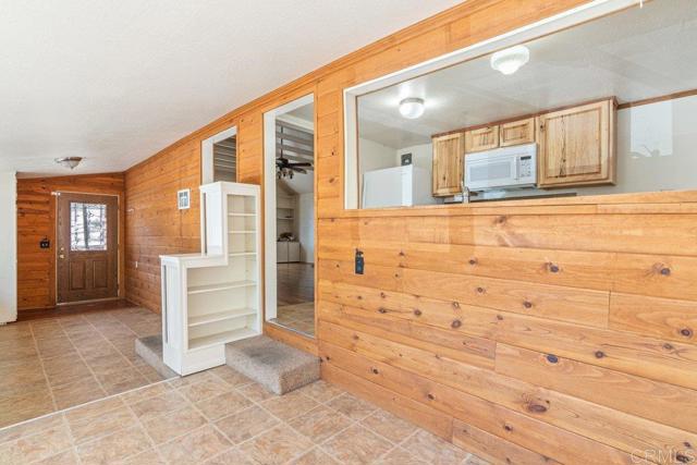 Detail Gallery Image 9 of 63 For 1211 Bridal Path, Rimforest,  CA 92378 - 2 Beds | 1 Baths