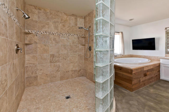 3663 Olympic Road, Joshua Tree CA: https://media.crmls.org/mediaz/39f29fc3-f071-4066-aa26-8a30098e8655.jpg