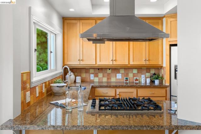 758 Spruce St, Berkeley CA: https://media.crmls.org/mediaz/39f2c066-7ff1-422e-a033-84bb50c4a4f3.jpg