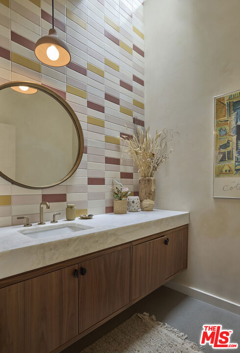 1416 Bonnell Drive, Topanga CA: https://media.crmls.org/mediaz/39f3315d-c7e1-48a5-a64e-8569b8996f4f.jpg