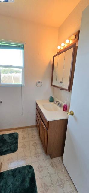 609 Banks Dr, Richmond CA: https://media.crmls.org/mediaz/39f342ee-2101-4f10-90bd-5b84e98bd90e.jpg