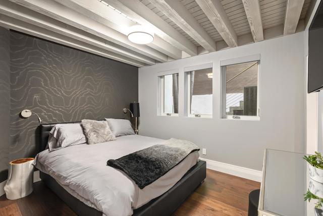 336 Gravilla St, La Jolla CA: https://media.crmls.org/mediaz/39f34cf7-3129-40ec-b810-32dec2ef6324.jpg
