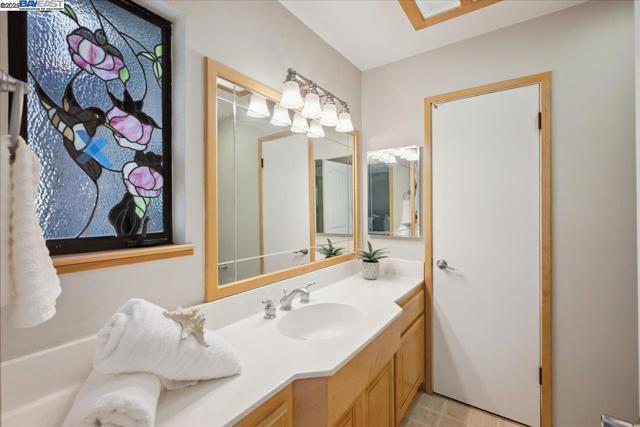 3186 Berkshire Ct, Pleasanton CA: https://media.crmls.org/mediaz/39f38603-d085-4cdc-bf6c-9affe5cf5500.jpg