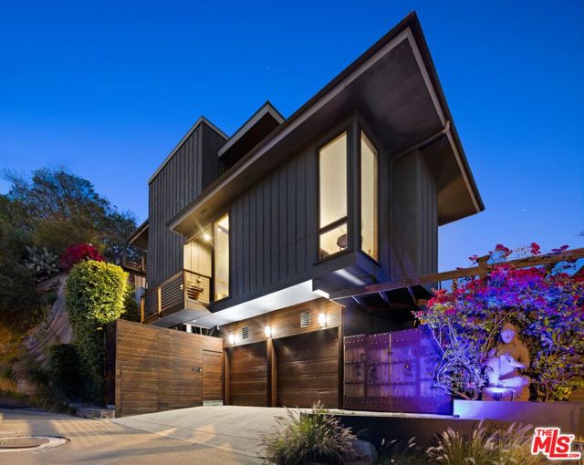 2860 Hollyridge Drive, Los Angeles CA: https://media.crmls.org/mediaz/39f572b9-0301-4c92-aea3-a4ad5564000b.jpg