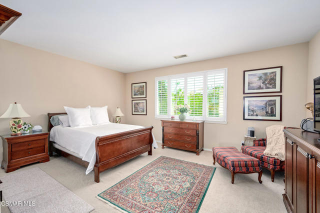 4566 Bluewood Court, Moorpark CA: https://media.crmls.org/mediaz/39f590ac-5481-45a3-8ada-b3b8e3bfedaf.jpg