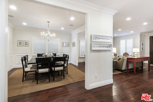 969 S Carmelina Avenue, Los Angeles CA: https://media.crmls.org/mediaz/39f5f71d-a40c-4904-be49-6382a71e2b6a.jpg