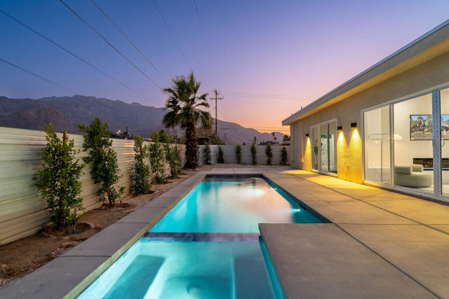361 W Sunview Avenue, Palm Springs CA: https://media.crmls.org/mediaz/39f7bde6-4263-4236-8ea8-111372252d26.jpg