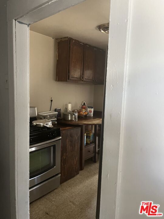 619 W Cherry Street, Compton CA: https://media.crmls.org/mediaz/39f7beb5-ede7-453a-8b63-057eedd0a25b.jpg