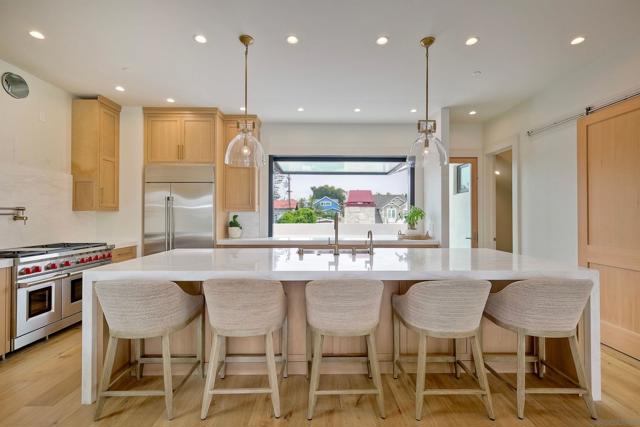 440 Pomona Avenue, Coronado CA: https://media.crmls.org/mediaz/39f7e72e-51e8-46e1-8a5f-48f62c21df77.jpg