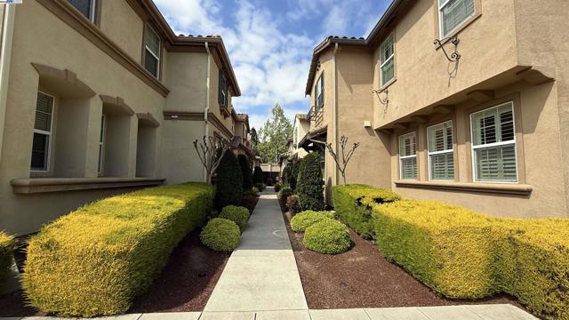 131 Lusitano Way, Gilroy CA: https://media.crmls.org/mediaz/39f84024-69a0-475f-857e-c9674e8d78f8.jpg
