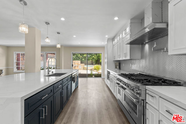 5317 Angeles Vista Boulevard, View Park CA: https://media.crmls.org/mediaz/39f84d61-6be3-4e2d-80a4-9ca7f99a6906.jpg