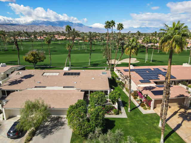 44841 Desert Horizons Drive, Indian Wells CA: https://media.crmls.org/mediaz/39f85e28-3751-4862-8f6b-bdfcc64a7723.jpg