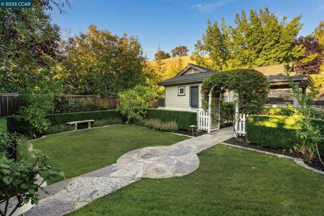 51 Brightwood Cir, Danville CA: https://media.crmls.org/mediaz/39f8cf6a-466b-4ac9-8f98-90968725e5b4.jpg