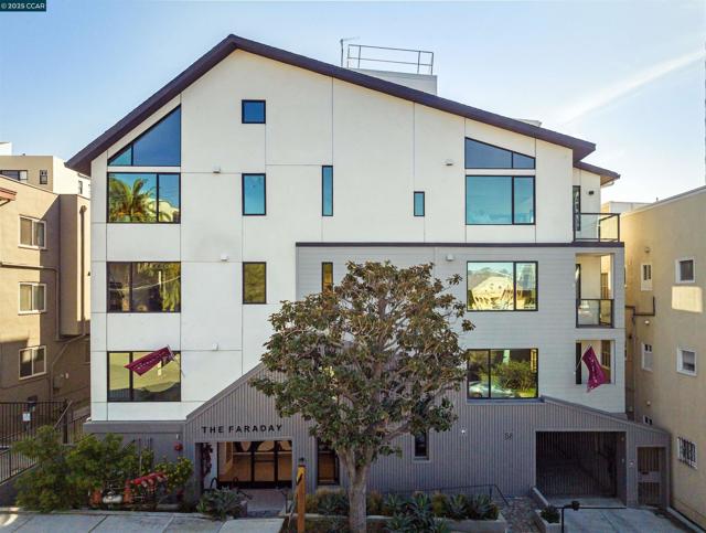 58 Vernon St, Oakland CA: https://media.crmls.org/mediaz/39f93d6d-04c0-49e7-811d-f0b386c9fa10.jpg