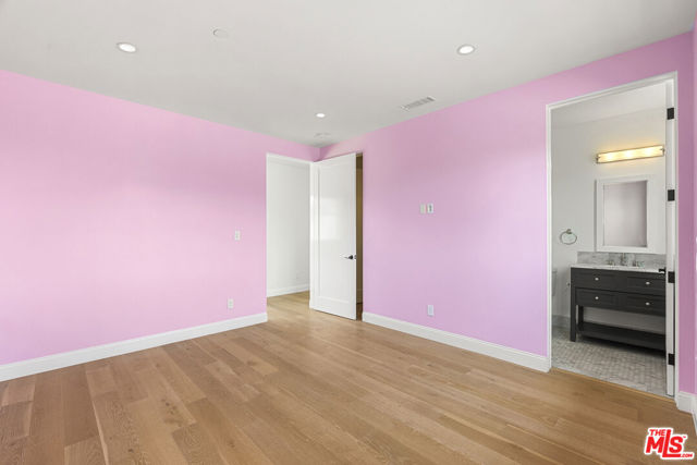 530 N Alta Vista Boulevard, Los Angeles CA: https://media.crmls.org/mediaz/39f9c48c-513e-4089-9c87-25d6a410b393.jpg