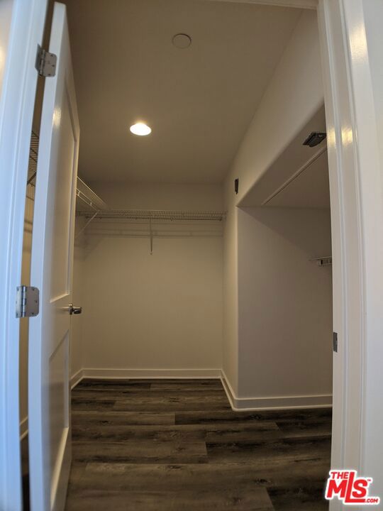 5143 White Oak Avenue, Encino CA: https://media.crmls.org/mediaz/39fa5384-3ce1-4f9a-82c5-68f78c80d792.jpg