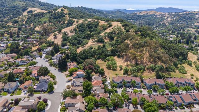 17992 Hillwood Lane, Morgan Hill CA: https://media.crmls.org/mediaz/39fb266a-c6e2-4279-9bda-6701e51a3e48.jpg