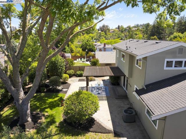 6649 Waverly Rd, Martinez CA: https://media.crmls.org/mediaz/39fb7566-2a12-4cbb-b7cc-43c43f9d5056.jpg