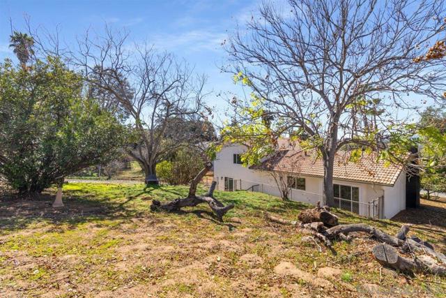 1756 Alhudson Dr, Escondido CA: https://media.crmls.org/mediaz/39fbdb82-b022-4974-b07a-1c8f9e41f866.jpg