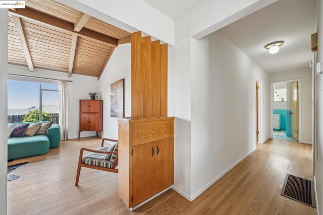 8499 Aster Ave, Oakland CA: https://media.crmls.org/mediaz/39fc16db-374d-49be-bedf-4654d3c2e530.jpg