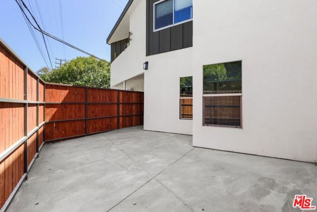 2001 Penmar Avenue, Venice CA: https://media.crmls.org/mediaz/39fc21f5-86a5-4877-85ae-336a6565ac06.jpg