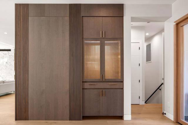 1080 Creek Drive, Menlo Park CA: https://media.crmls.org/mediaz/39fdb822-8758-4c61-8a95-cc3858c1fdee.jpg
