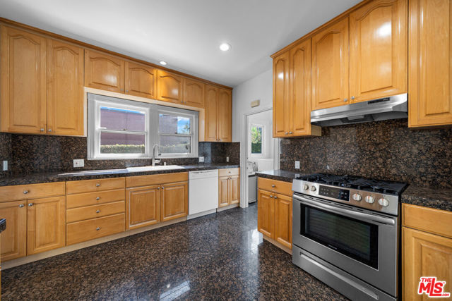 107 S Lucerne Boulevard, Los Angeles CA: https://media.crmls.org/mediaz/39fdc806-e833-47c1-b13b-1423add3dd14.jpg
