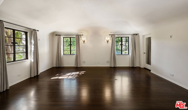 2400 Inverness Avenue, Los Angeles CA: https://media.crmls.org/mediaz/39fe7406-6962-47d0-af86-d3656f3540e3.jpg