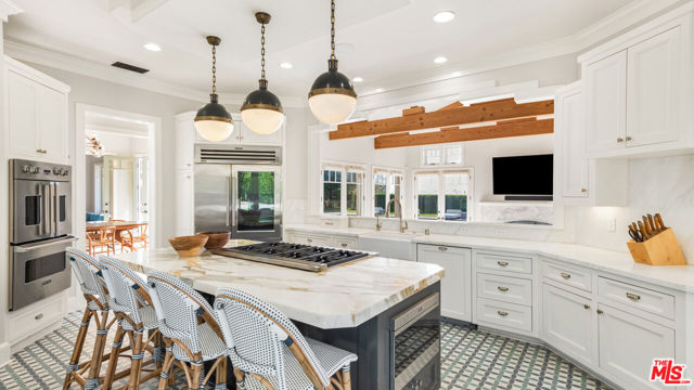 6815 Dume Drive, Malibu CA: https://media.crmls.org/mediaz/39ff0dec-f6b6-4cf4-874a-f081b2dfd3f5.jpg