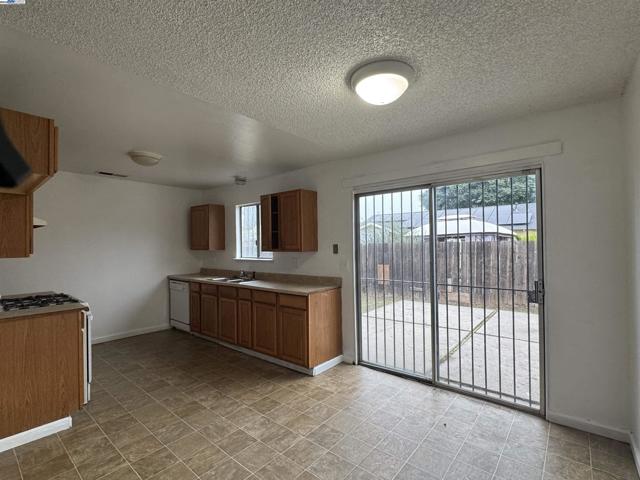 3338 Zamora Way, Stockton CA: https://media.crmls.org/mediaz/39ffc77c-7dd0-49b8-8997-80e5814d7bdb.jpg