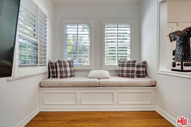 660 S Gretna Green Way, Los Angeles CA: https://media.crmls.org/mediaz/39fffdf8-a73e-4e31-9494-946c6906bcac.jpg