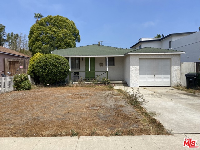 2030 Louella Avenue Venice, California Developer's Delight! Located in Primo Area on a Primo Street with alley access. Great family-friendly neighborhood close to Penmar Park, unique boutiques, hip eateries, Whole Foods, Venice Beach, and all that living on the Westside offers.