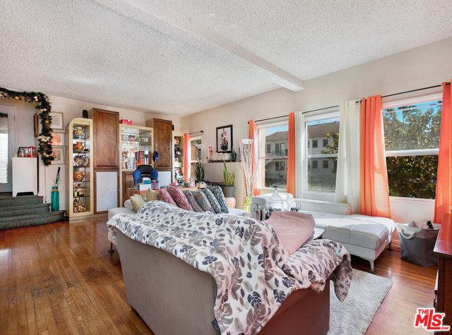 Image 9 of 34 For 148 Normandie Avenue